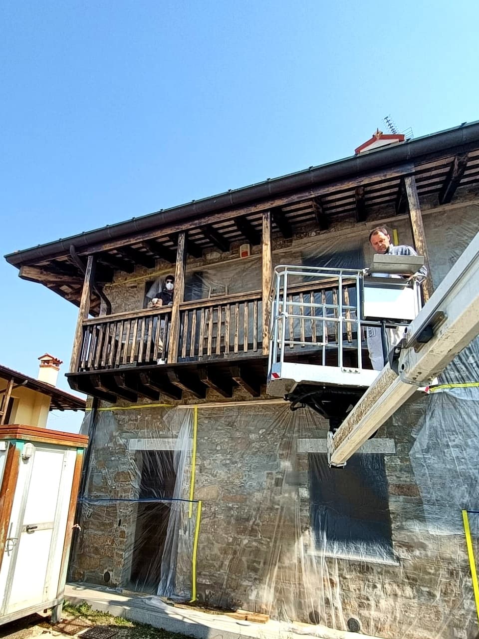 Interventi di ripristino e protezione del legno - Immagine 1